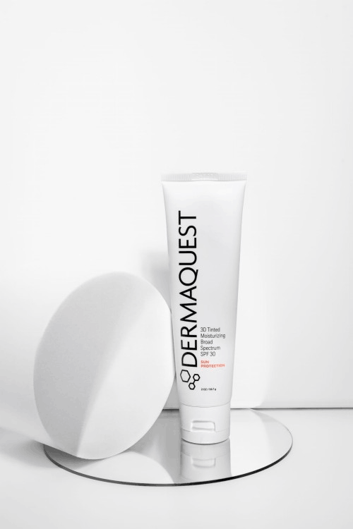 Dermaquest 3D Tinted Moisturizing Broad Spectrum SPF30 - Trójwymiarowy krem fotoprotekcyjny z kolorytem 56,7 g