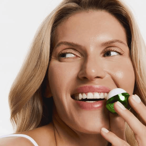 SunewMed+ Pear Kiss | Nawilżający balsam do ust o zapachu gruszkowym 13 g